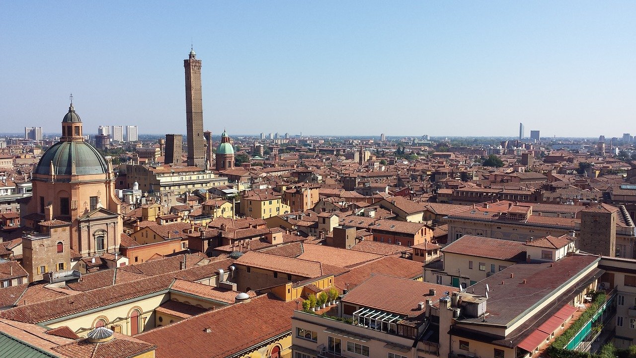 Confesercenti Bologna: “Stop a polemiche su rumore e degrado, danneggiano l’immagine di Bologna”