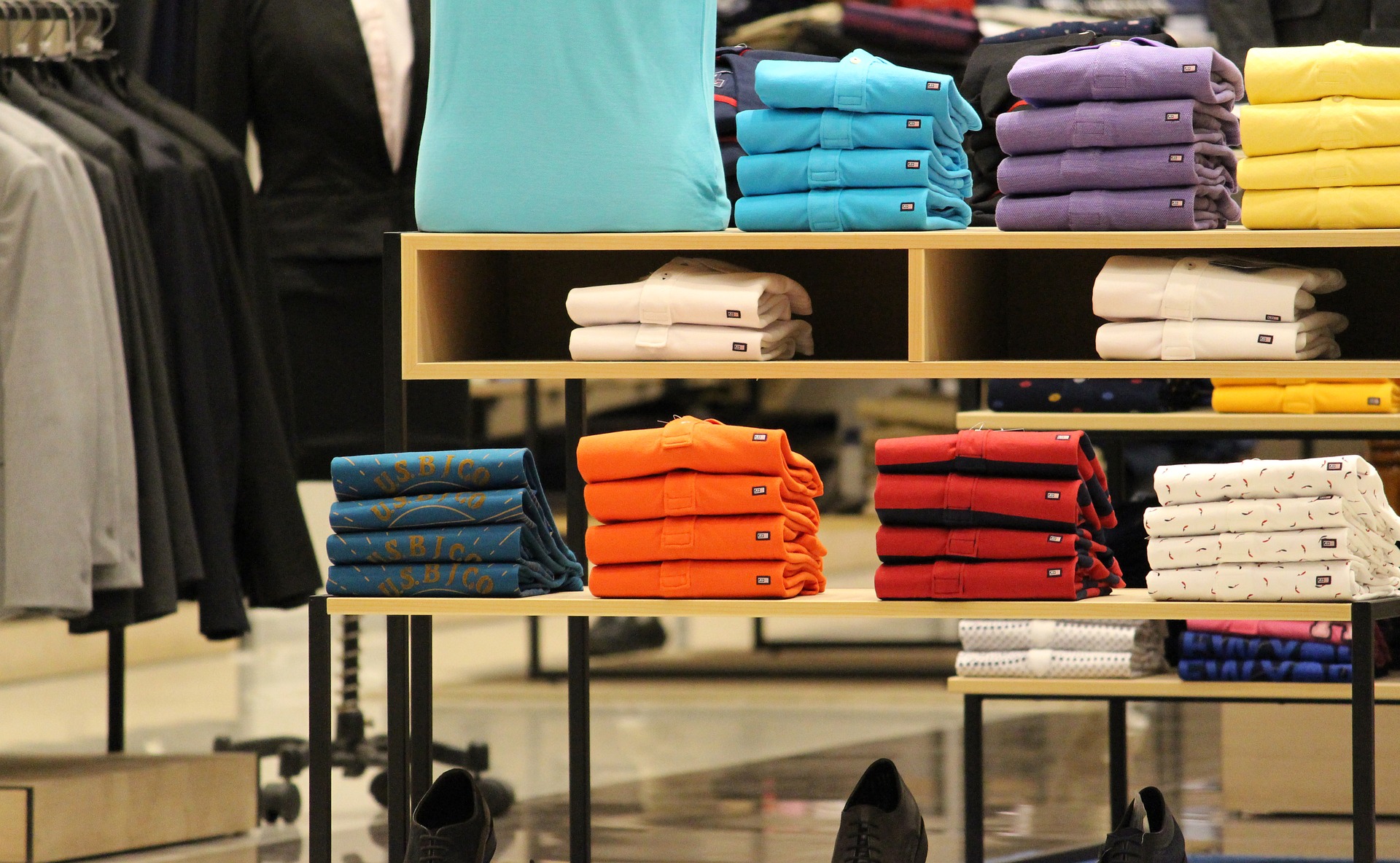 Economia: Fismo Confesercenti, piccoli negozi di moda sempre più in difficoltà, in dieci anni perso quasi un quarto delle imprese