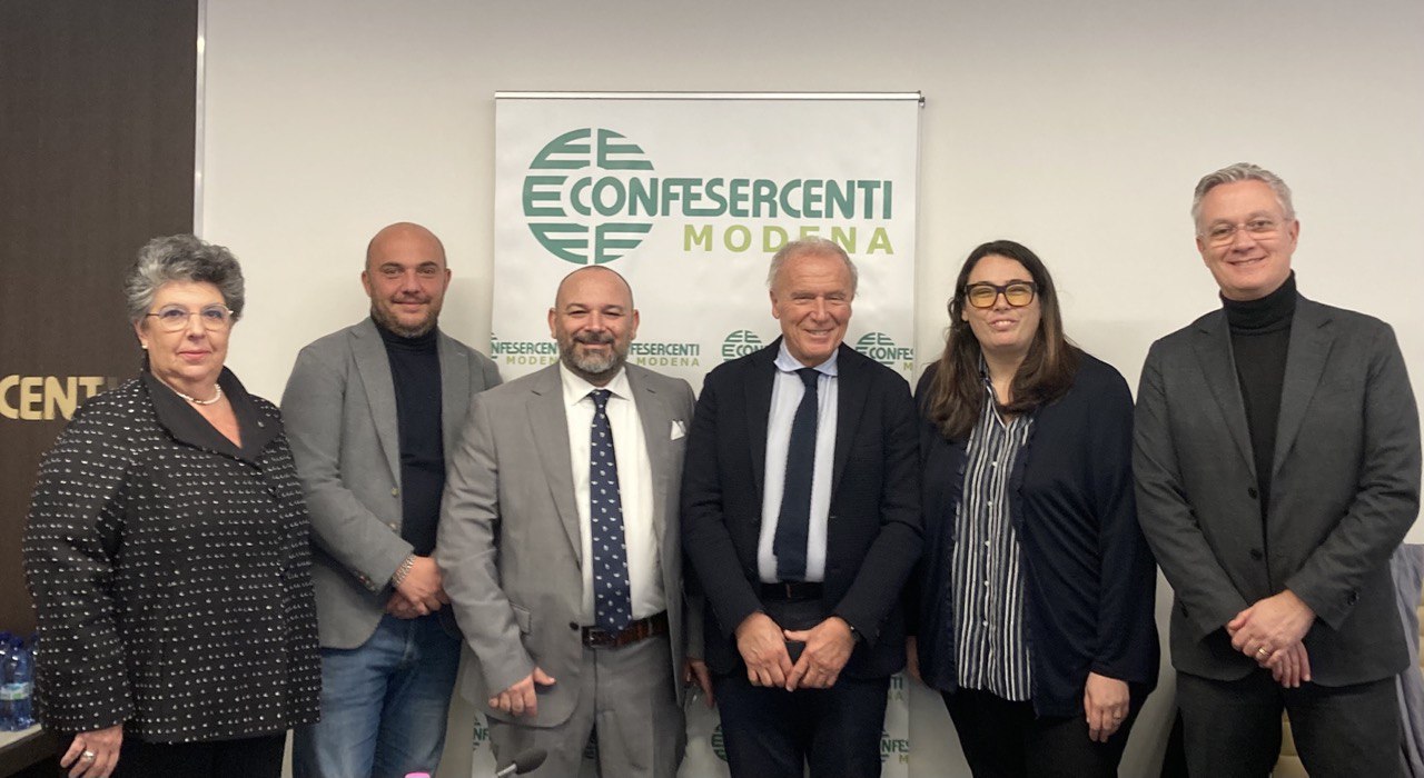 Assemblea annuale Confesercenti Modena 2023: tavola rotonda con il Segretario Nazionale Mauro Bussoni e parlamentari modenesi